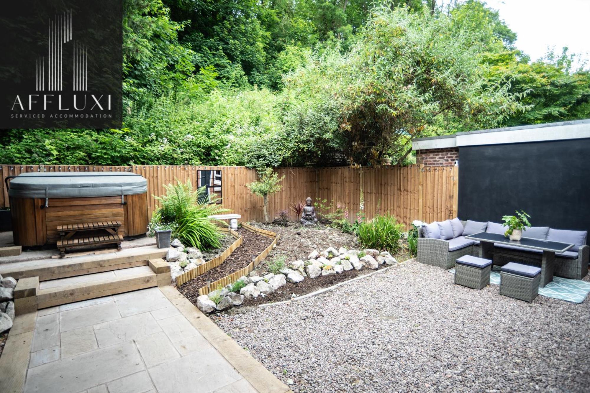 Ironbridge Hot Tub Retreat - Sleeps 10 Bed & Breakfast Room photo